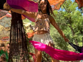 Clara Free Spirit flow arts danse with Silk fans at Ozora Festival
