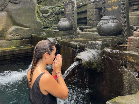 Clara Free Spirit praying grateful in her spiritual awakening in Bali
