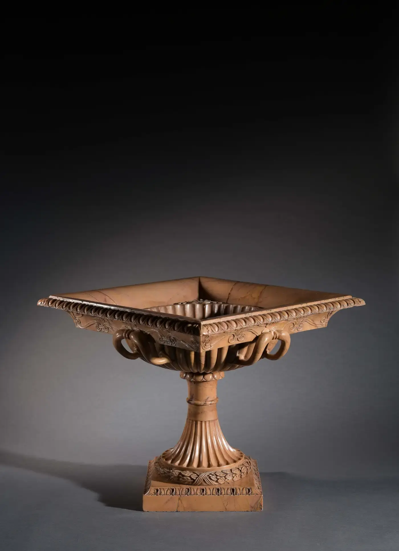 Attribué à Benedetto Boschetti, un superbe Giallo Antico Tazza, vers 1820-1830