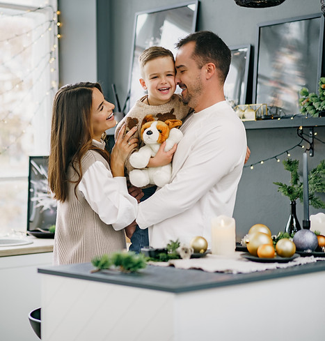 portrait-happy-family-kitchen-decorated-christmas.jpg