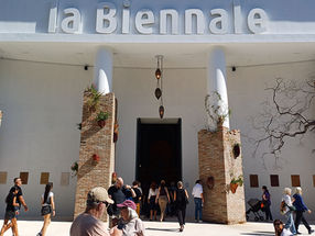opere di artisti biennale arte giardini venezia 