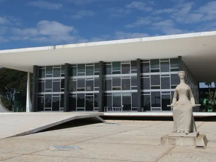 Alarme dispara no STF e prédio é evacuado às pressas; suspeita é de vazamento de gás.