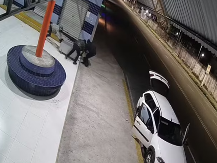 Criminosos arrombam e roubam cofres de lotérica em Natal