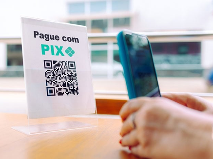 Pix consolida Brasil como país com menor uso de dinheiro em espécie na América Latina
