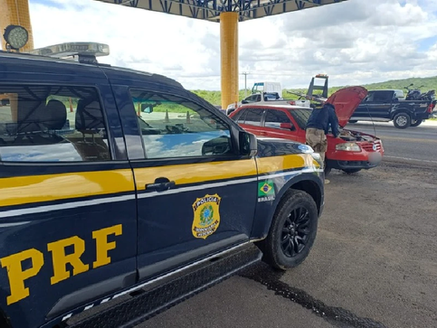 PRF recupera carro roubado há quase 20 anos e apreende motos adulteradas no RN.