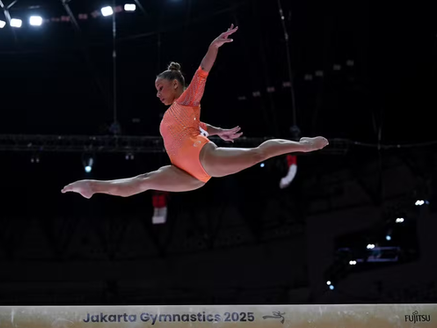 Flávia Saraiva dá show na trave e avança em 2º lugar à final do Mundial de ginástica artística