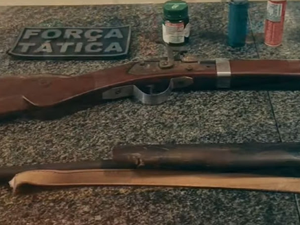 CONFUSÃO POR DOCUMENTOS TERMINA COM APREENSÃO DE ARMAS PELA FORÇA TÁTICA EM ASSÚ