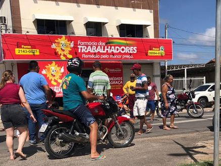 ACIDENTE NO SEMÁFORO EM ASSÚ ENVOLVE CARRO E DUAS MOTOS; MULHERES FICAM FERIDAS