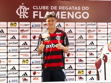 Carrascal é apresentado pelo Flamengo
