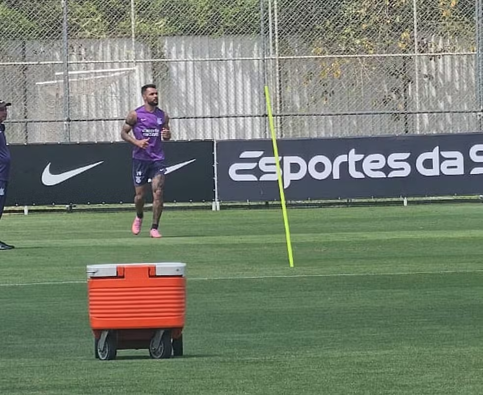 Raniele está em trabalho de transição física nos gramados — Foto: Yago Rudá