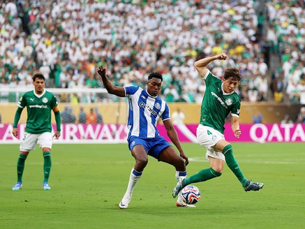 Jornal português elogia torcida do Palmeiras e critica "sufoco" em estreia do Porto
