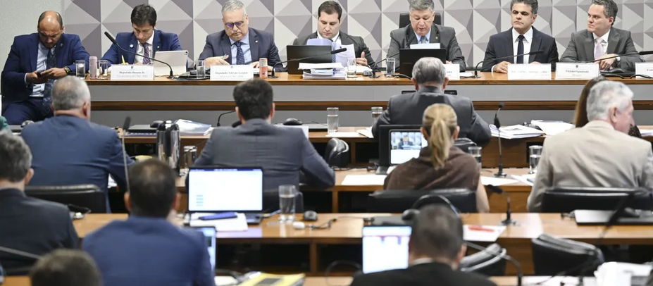 CPMI aprova quebra de sigilo de Lulinha por suspeita de fraude no INSS.