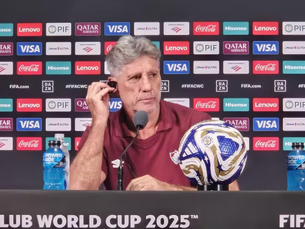 Treinador dá entrevista coletiva na véspera do jogo contra o time inglês pela semifinal