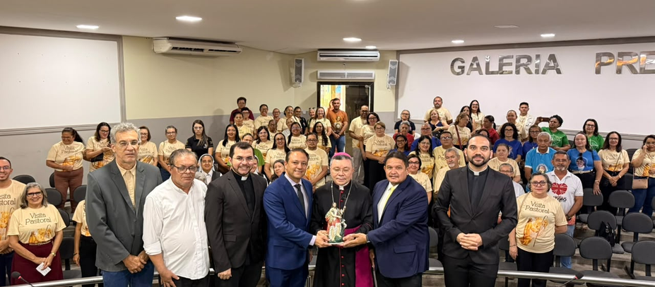 Câmara Municipal do Assú recebe Bispo Diocesano para encontro com instituições civis