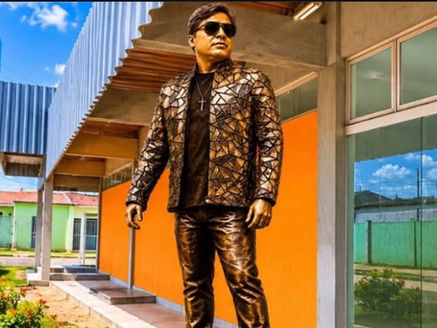 Prefeitura de Pendências poderá homenagear cantor Neto Araújo com estátua em espaço cultural