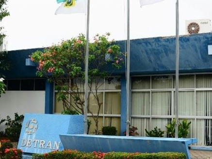 Taxa de licenciamento de veículos placas finais 1 e 2 vence na próxima segunda-feira (10)