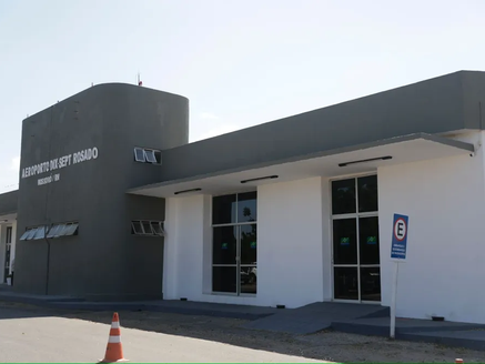 Companhias aéreas cancelam voo sem avisar e são condenadas a indenizar passageiro no RN