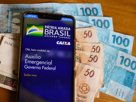 Mais de 176 mil de pessoas devem devolver auxílio emergencial ao governo.