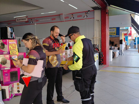 Operação Calçada Livre começa com orientação a comerciantes e ambulantes em Assú