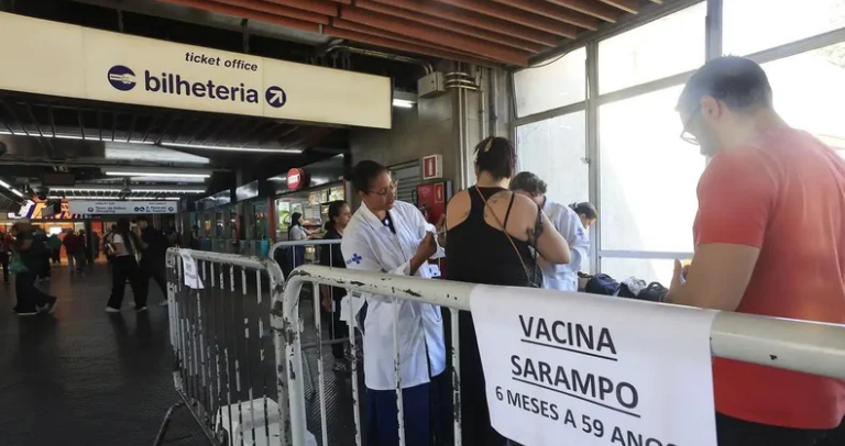 Brasil registra 27 casos de sarampo em 2026 e acende alerta para vacinação.
