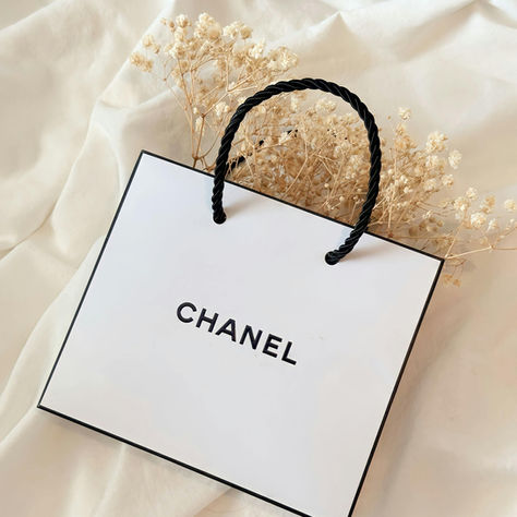 Nail Your Fashion Style in One Step- It's all about the bag