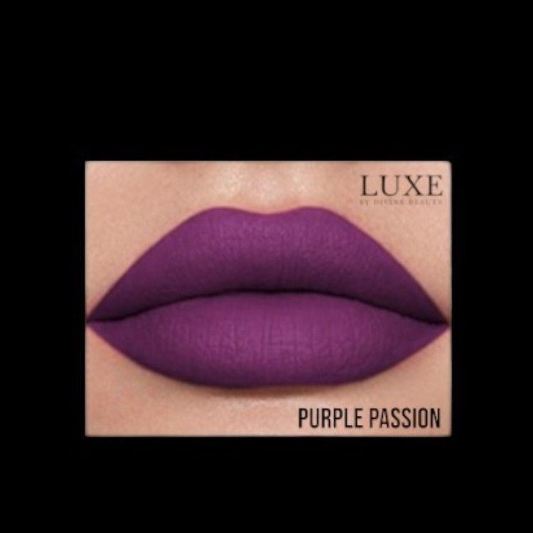 Thumbnail: Luxe Moisturizing Matte Lipstick in classic tube