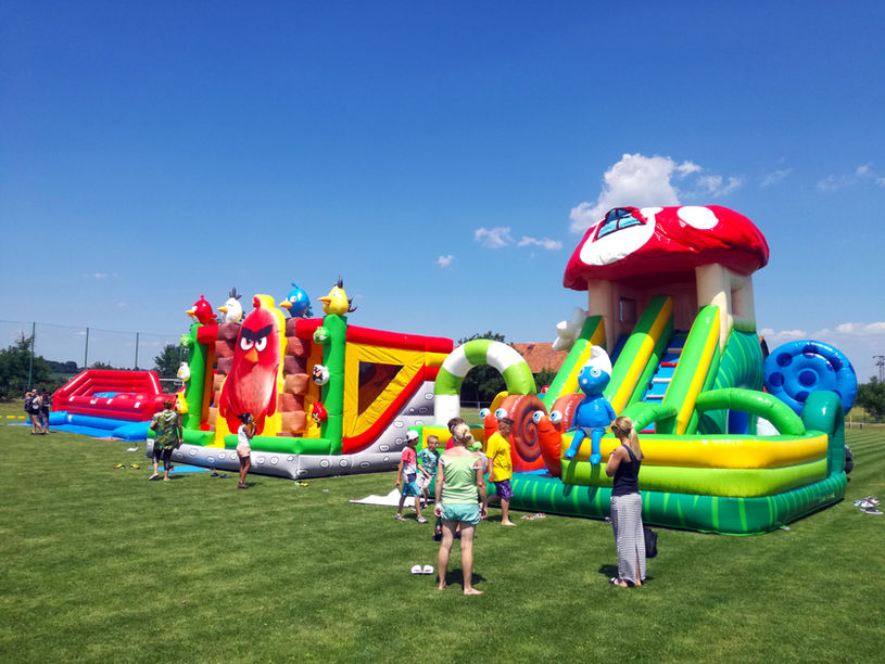 Nafukovacie atrakcie Angybirds, Smurfs REATEK 01