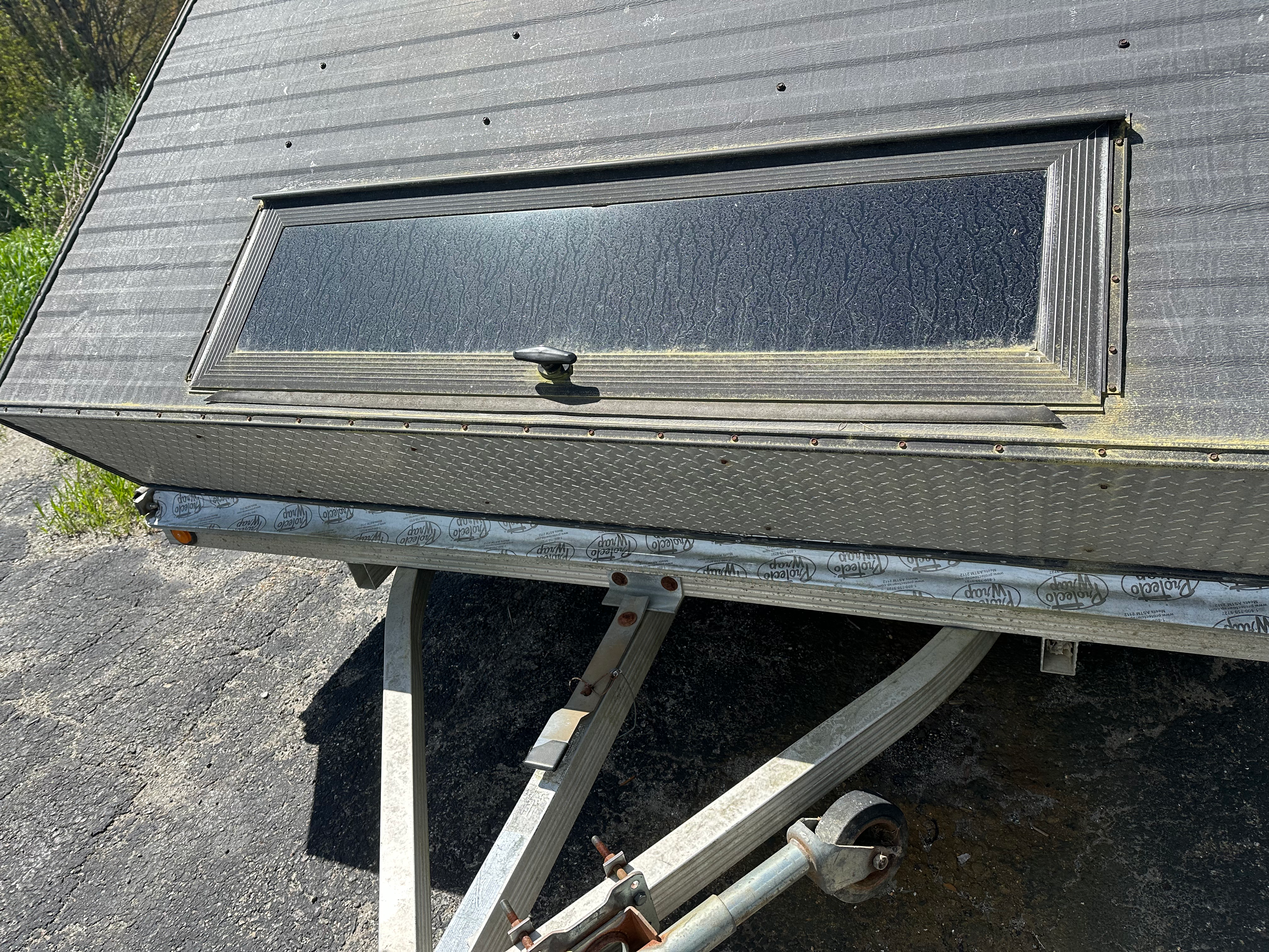 1998 Sled Bed Clamshell trailer 