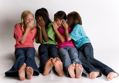 על דודות, קומוניזם, כרישים והווסת