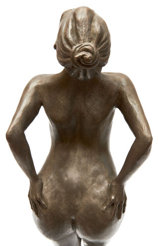 Bronze sculpture entitled Defiance by artist Paul Kroner