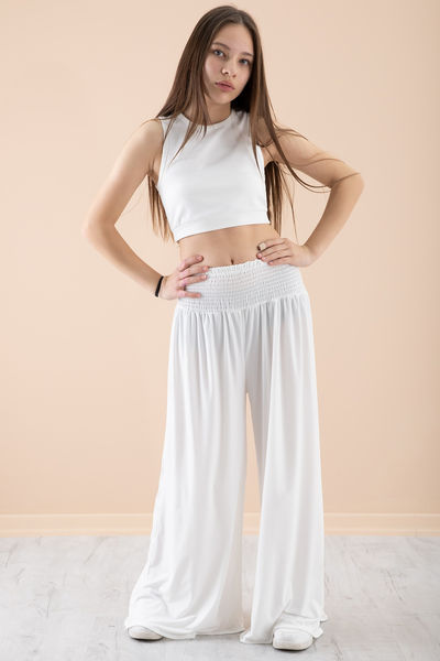 beyaz-fitilli-croplu-kiz-cocuk-genis-kesim-pantolonlu-takim--62190 (1).jpg