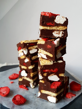 Vegaaninen mansikka-rocky road