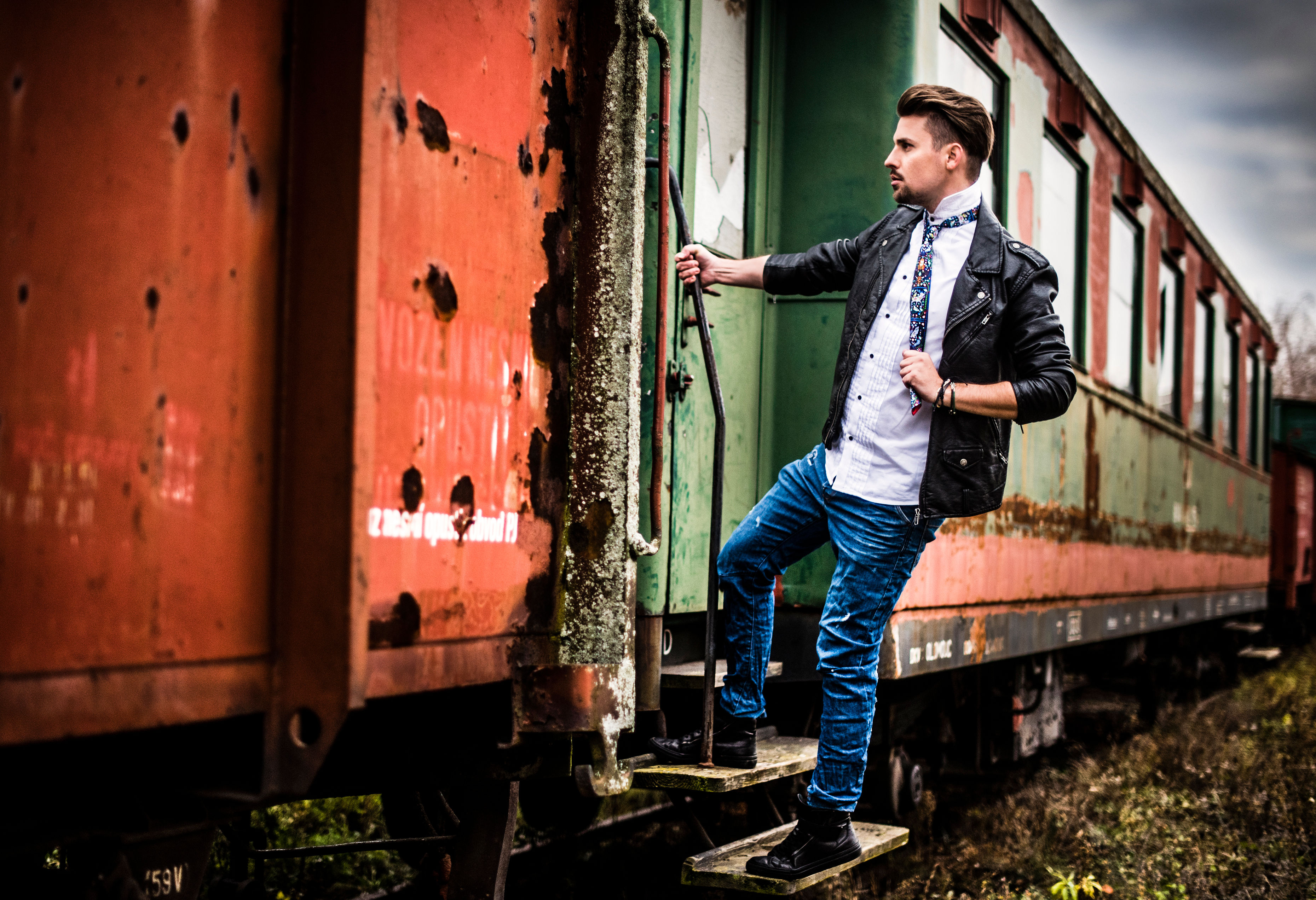 Modrá lesní kravata