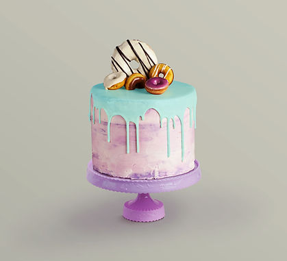 Torta adornada con los anillos de espuma