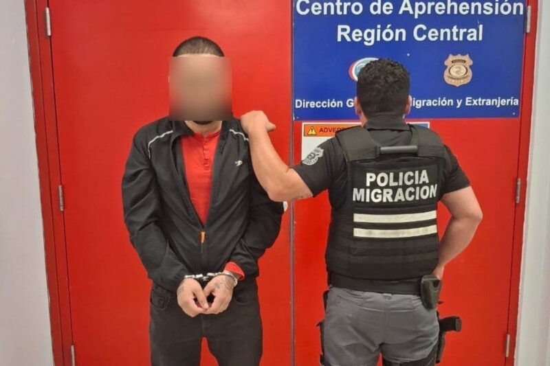 Extranjero bajo investigación por nexos con pandillas es deportado del país