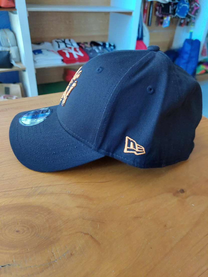 Cappellino NewEra 9FORTY New York Yankees Black logo marble