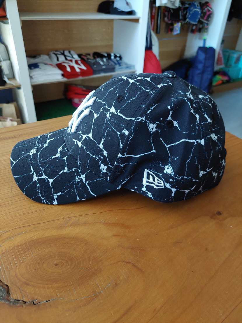 Cappellino NewEra 9FORTY New York Yankees marble