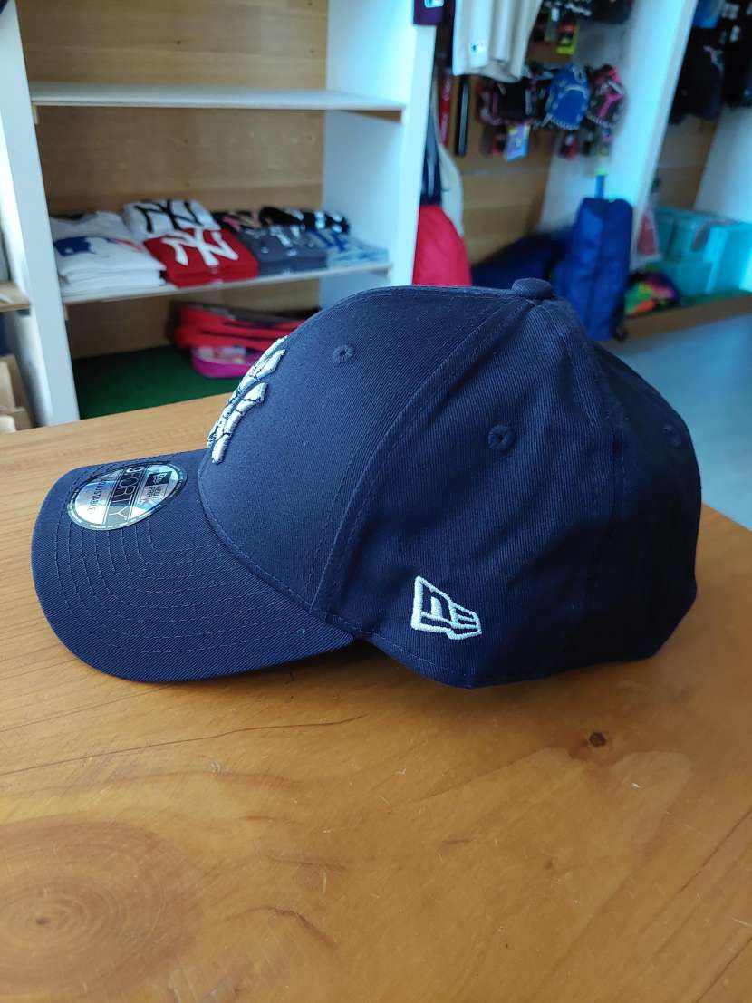 Cappellino NewEra 9FORTY New York Yankees Navy logo marble