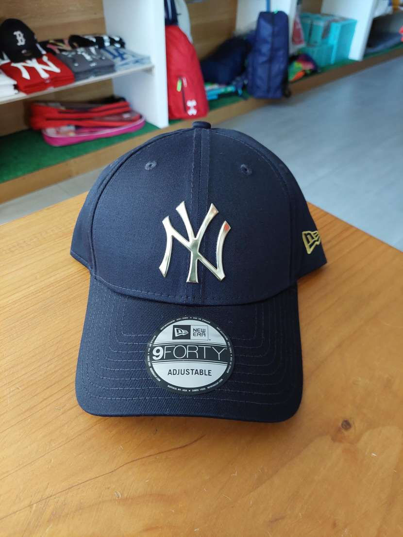 Cappellino NewEra 9FORTY Logo in metallo New York Yankees Navy