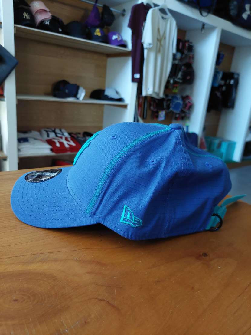 Cappellino NewEra 9FORTY New York Yankees Celeste