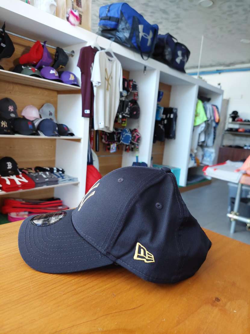 Cappellino NewEra 9FORTY Logo in metallo New York Yankees Navy