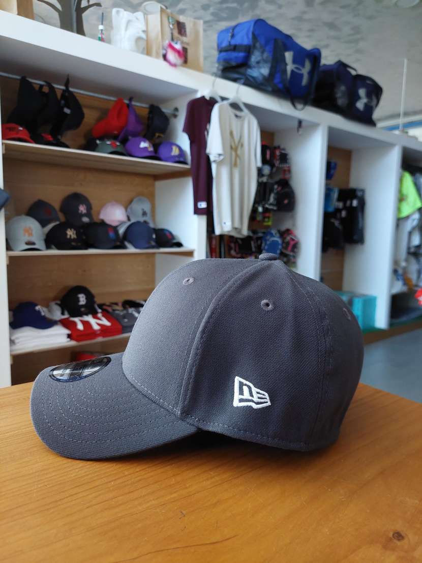 Cappellino NewEra 39THIRTY Basic Grigio