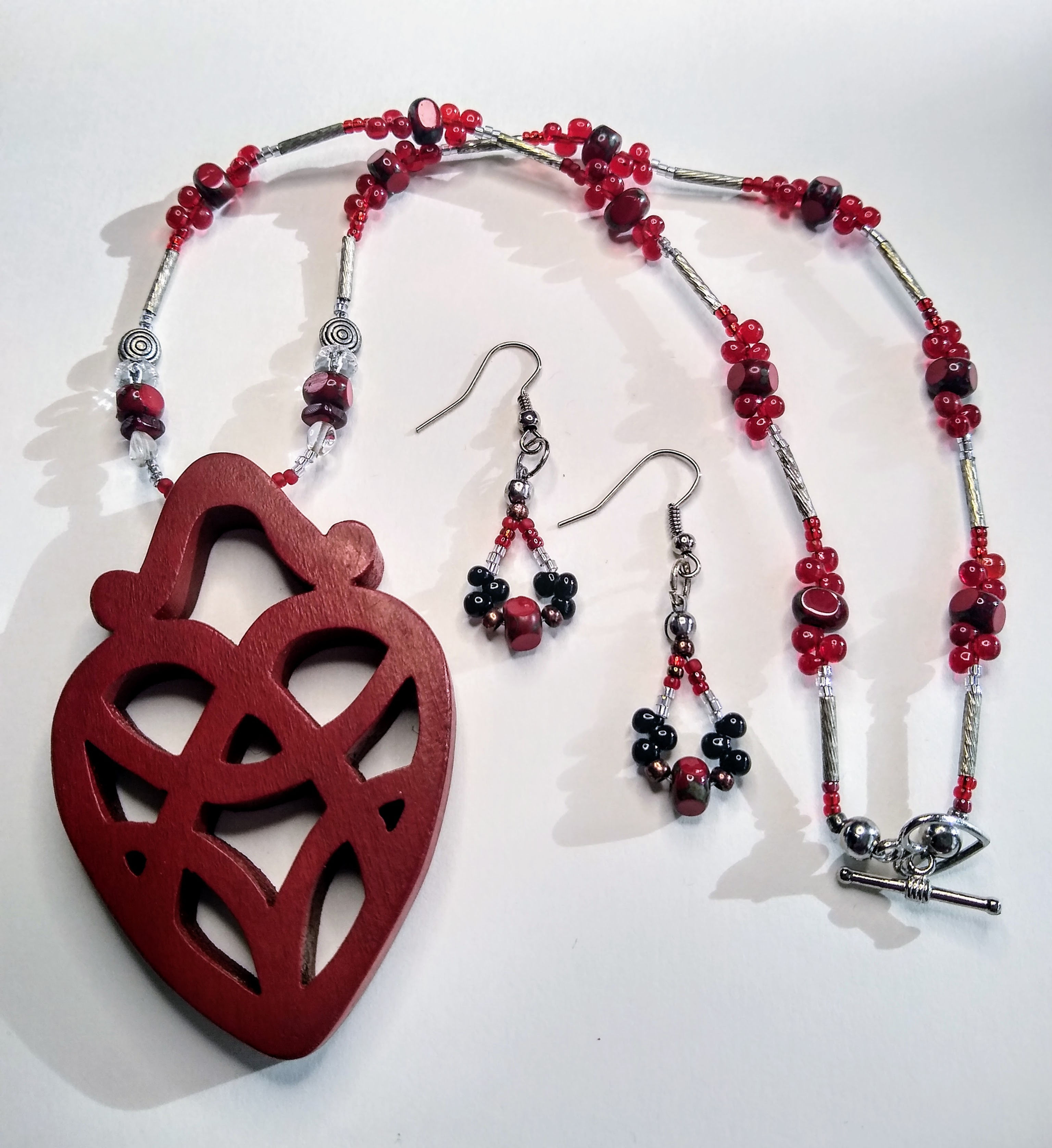 Celtic Heart Queen of Hearts Pendant Beaded Necklace + Earrings Gift Boxed Set
