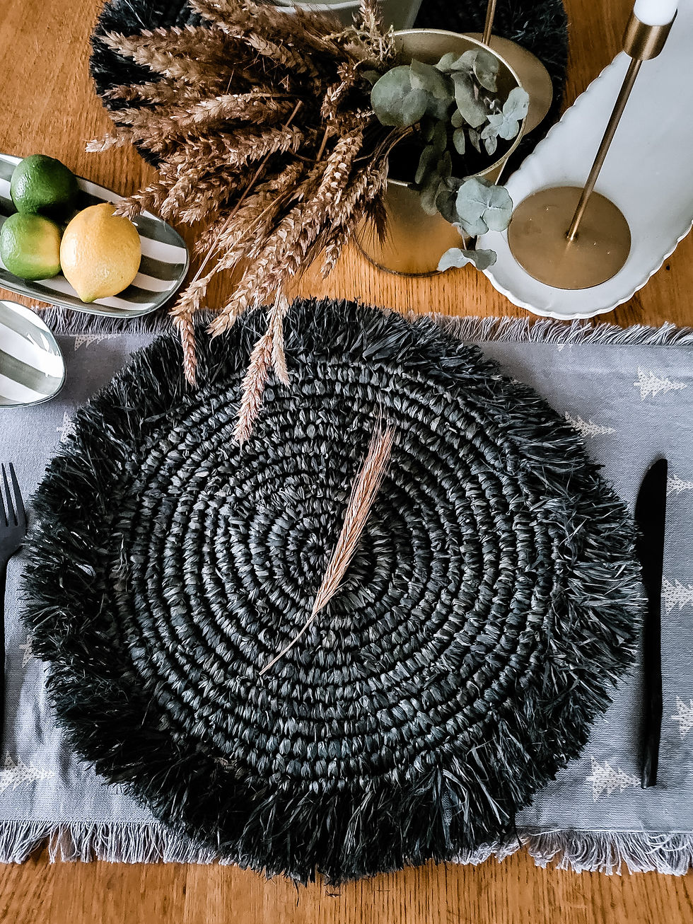 Thumbnail: Placemate Raffia Black with fringes