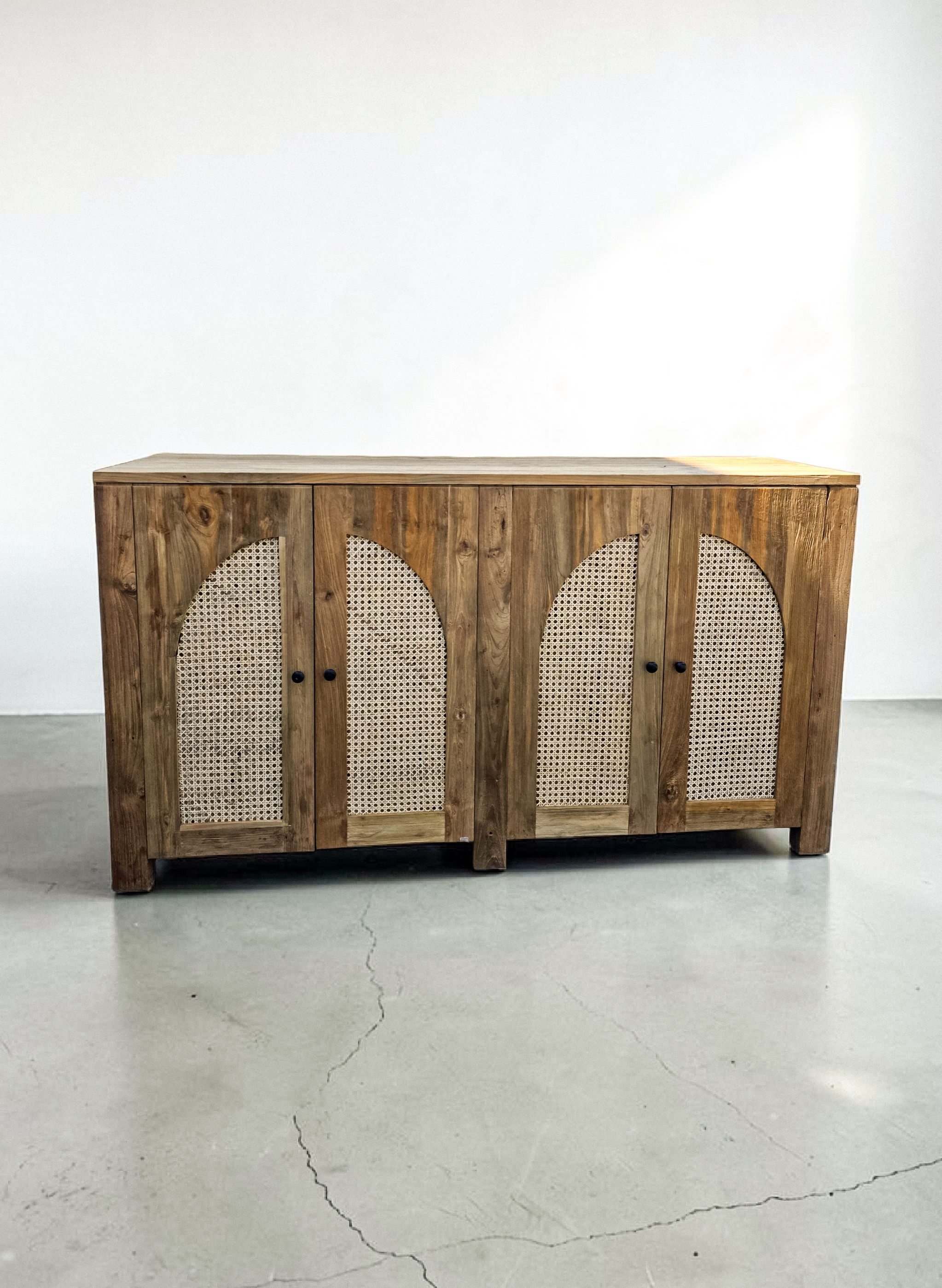 Mūnd Bali Sideboard