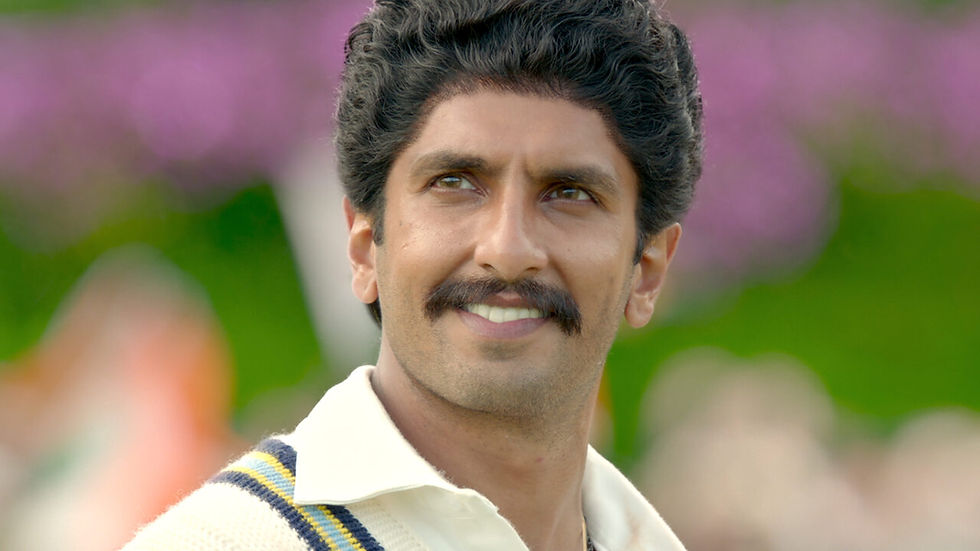 Ranveer Singh jako Kapil "Kaps" Dev