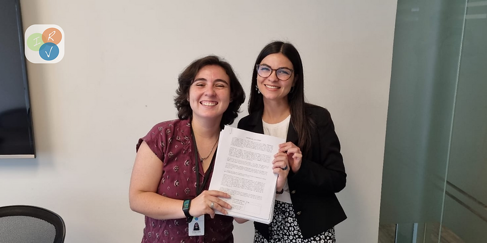 A la izquierda aparece nuestra gestora territorial en una fotografía con la encargada de recursos humanos de Andritz