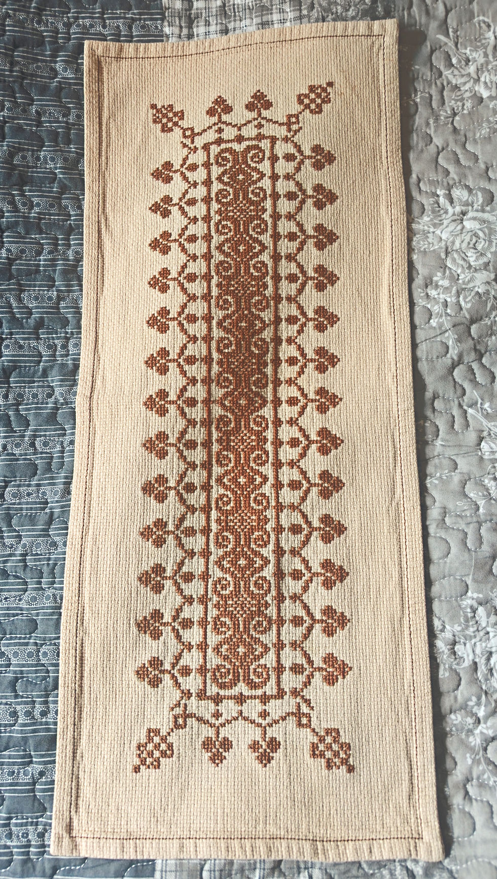 サムネイル： ヴィンテージ　手刺繍　コットンテーブルランナー