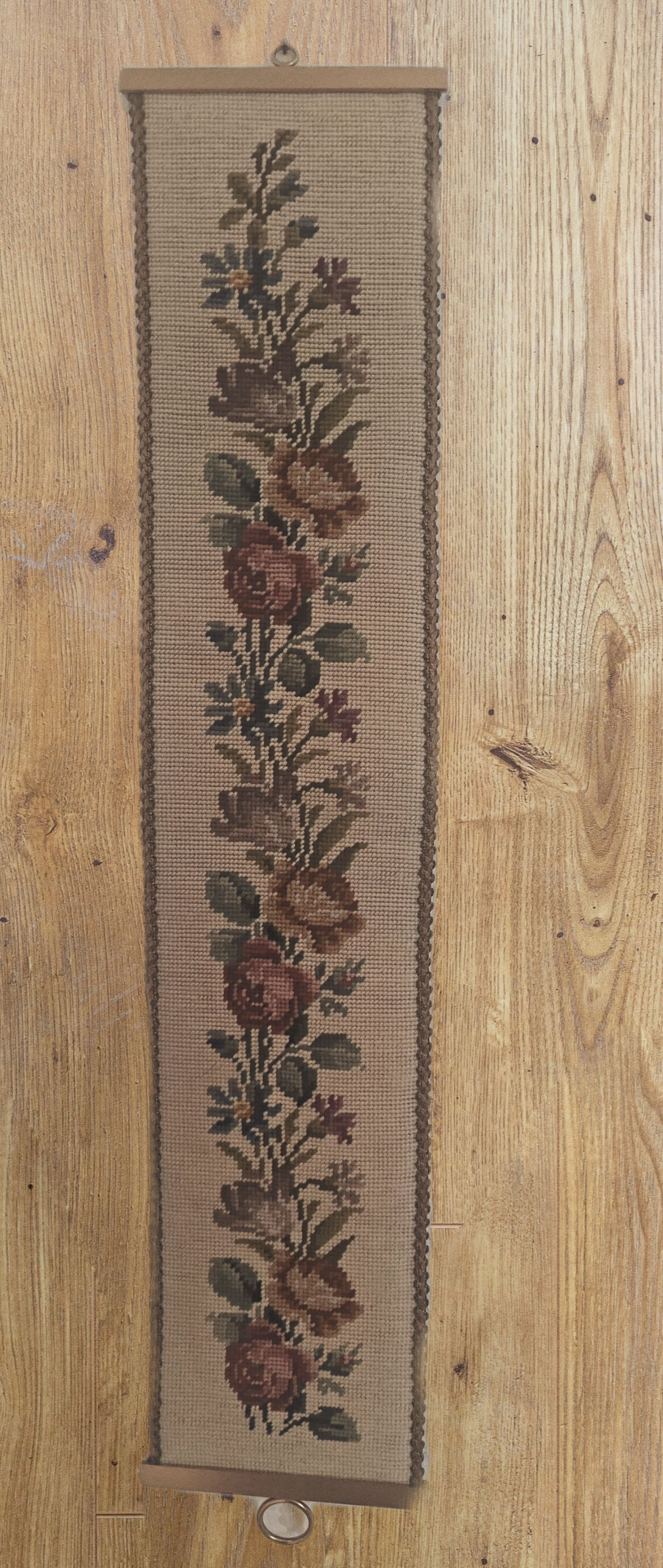 Vintage-Wandteppich aus Wolle mit Blumenstickerei