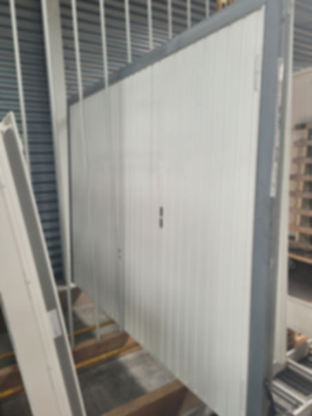 Porte de garage basculante avec portillon - REPERE PDG N°6